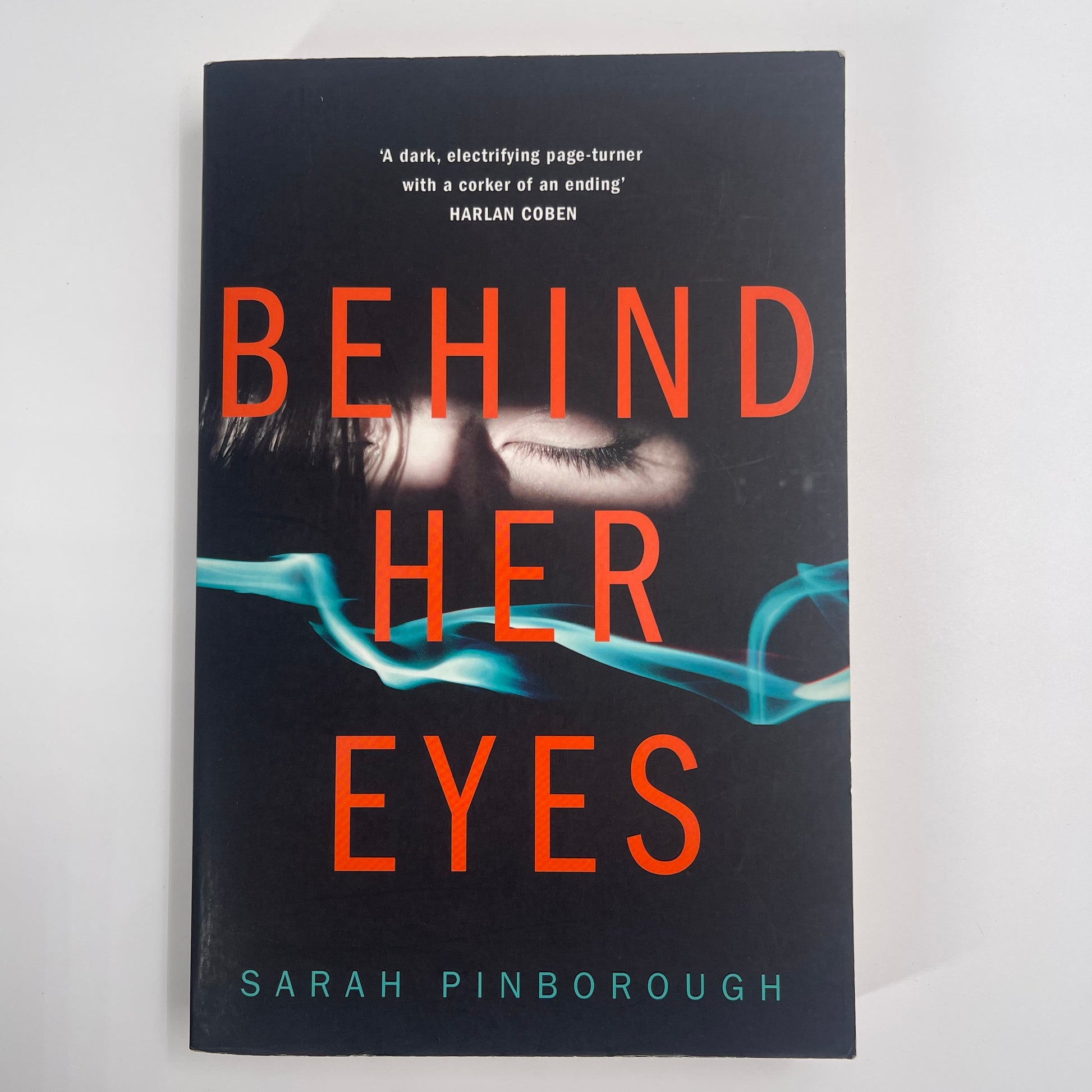 Behind Her Eyes - Sarah Pinborough - Front Cover