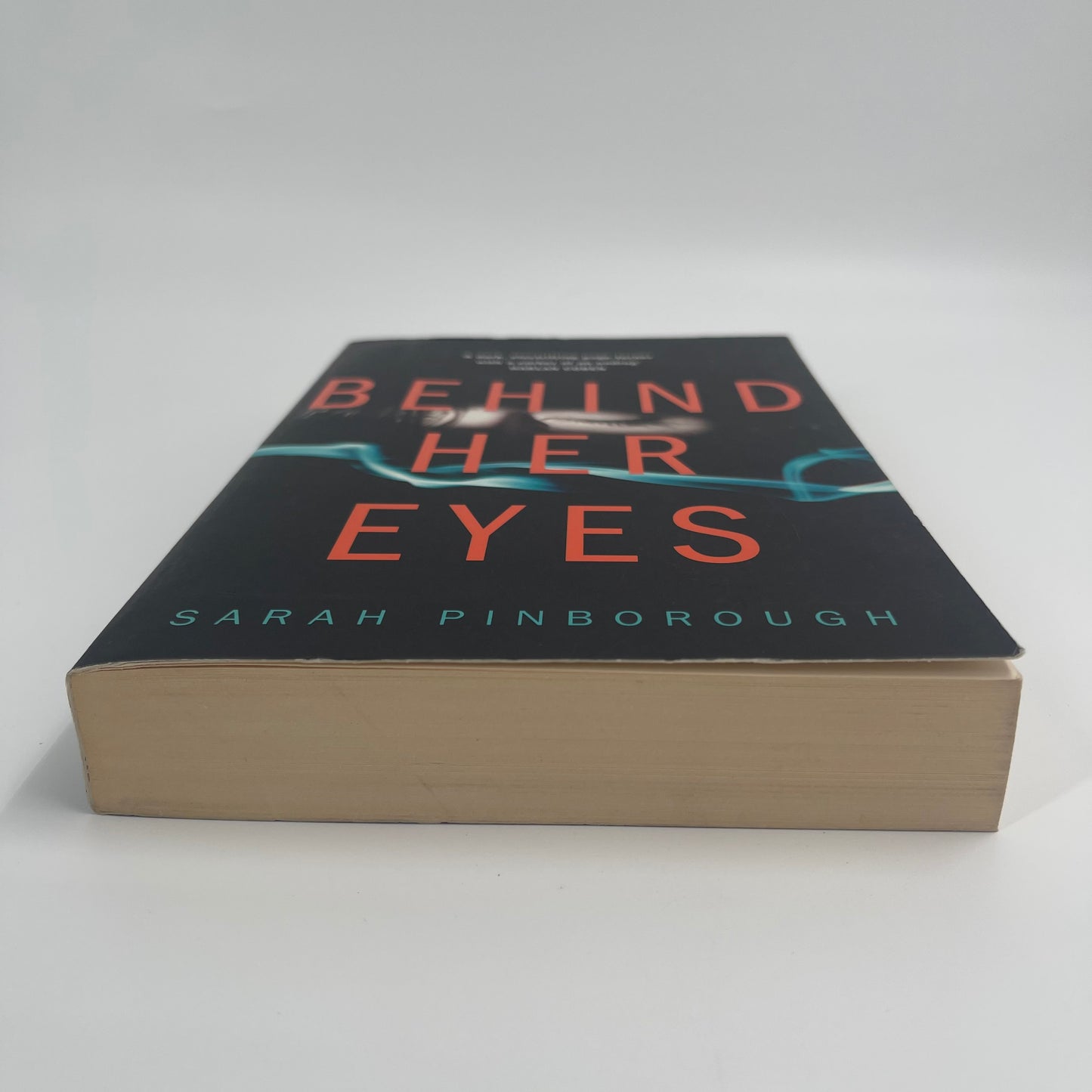 Behind Her Eyes - Sarah Pinborough - Bottom Edge