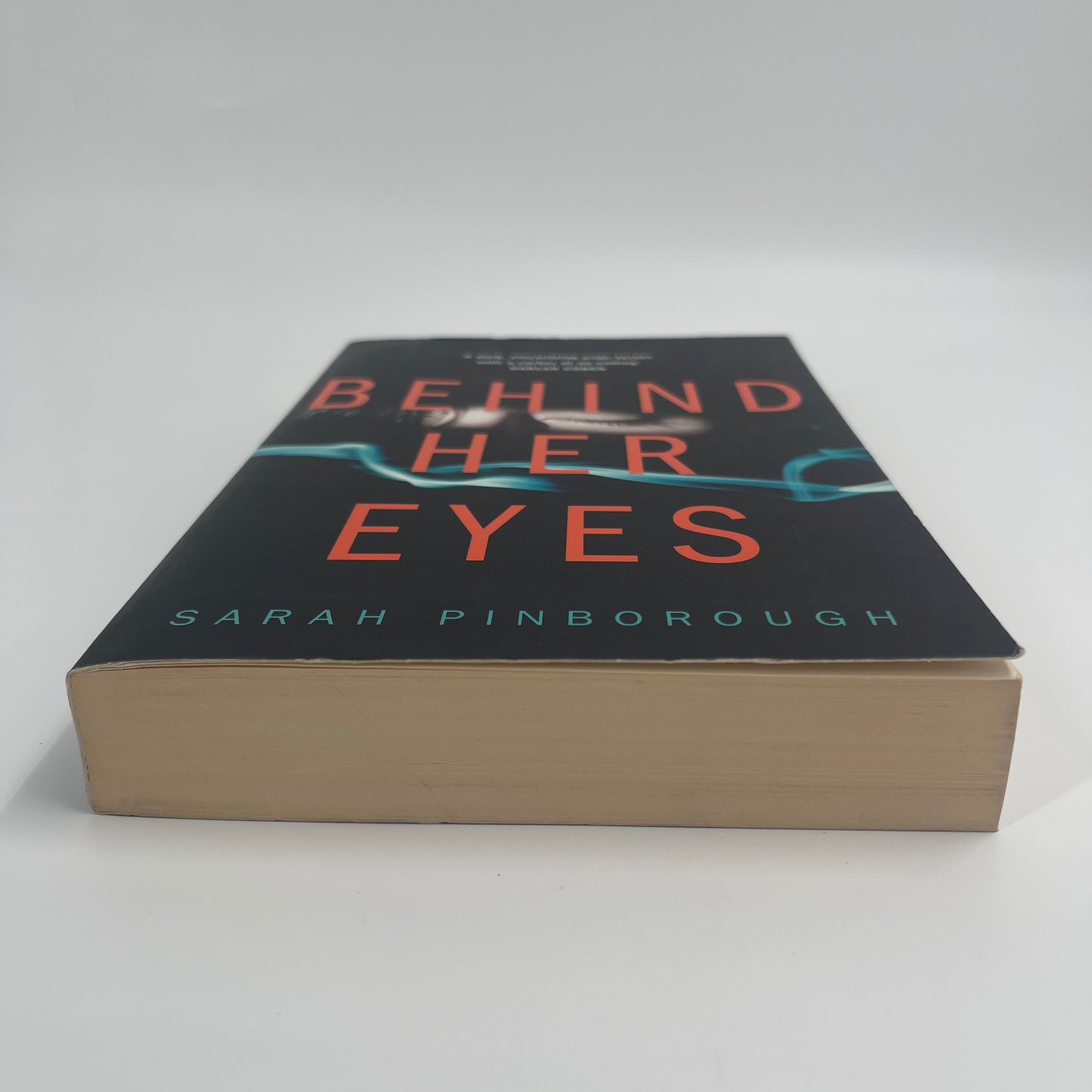 Behind Her Eyes - Sarah Pinborough - Bottom Edge