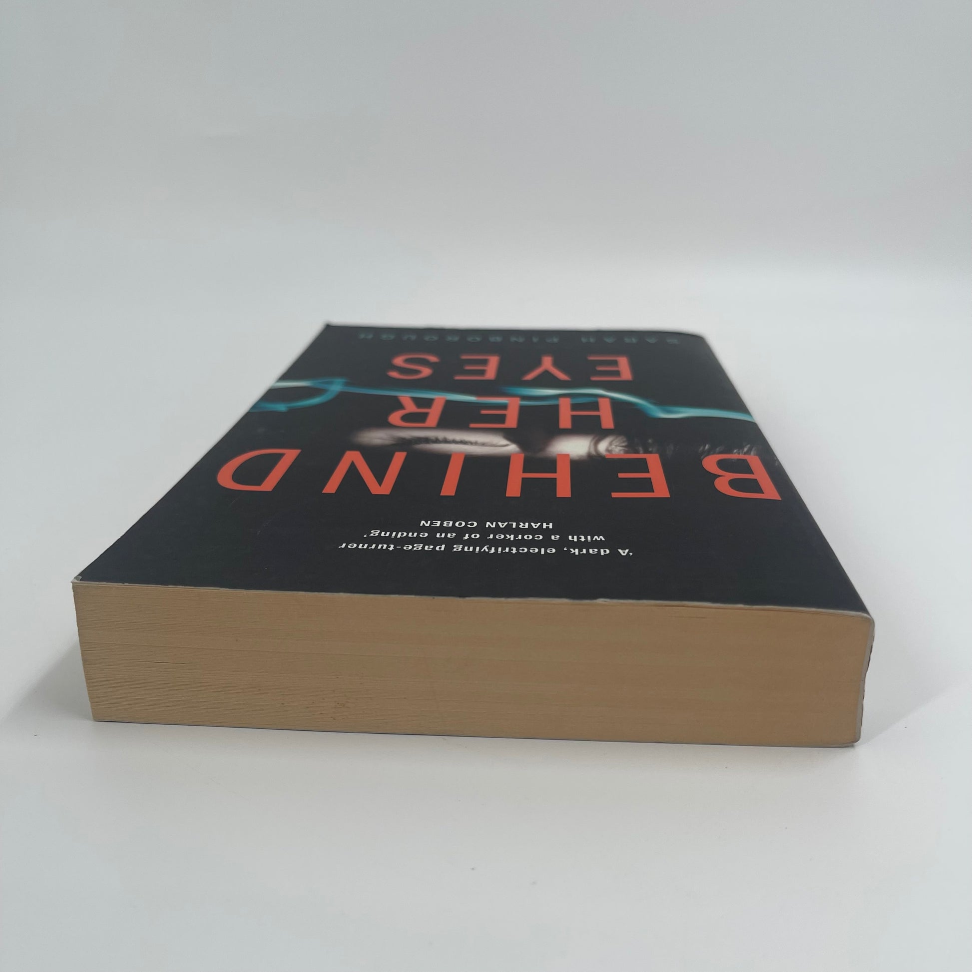 Behind Her Eyes - Sarah Pinborough - Top Edge
