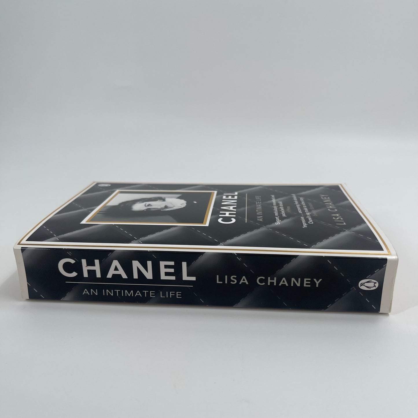 Chanel An Intimate Life - Lisa Chaney - Spine