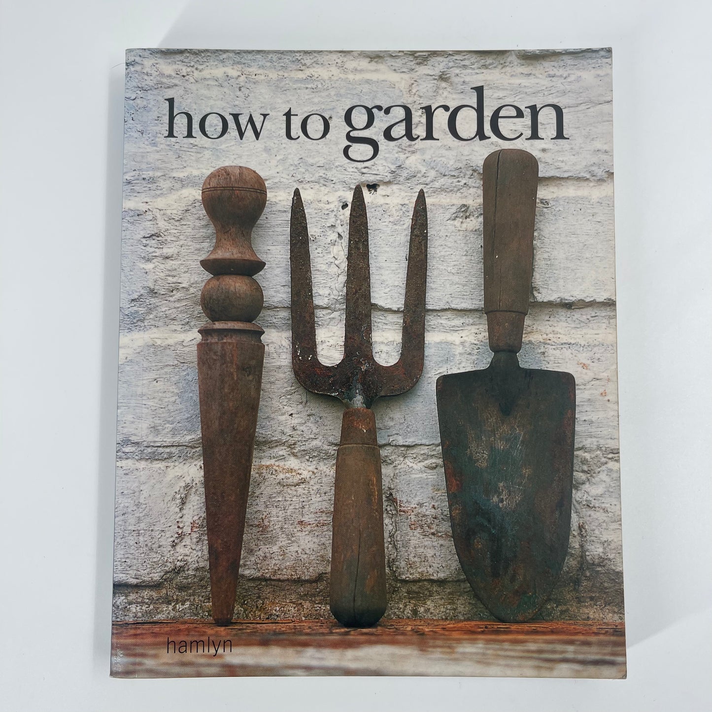 How to Garden - Jo Smith - Front Cover