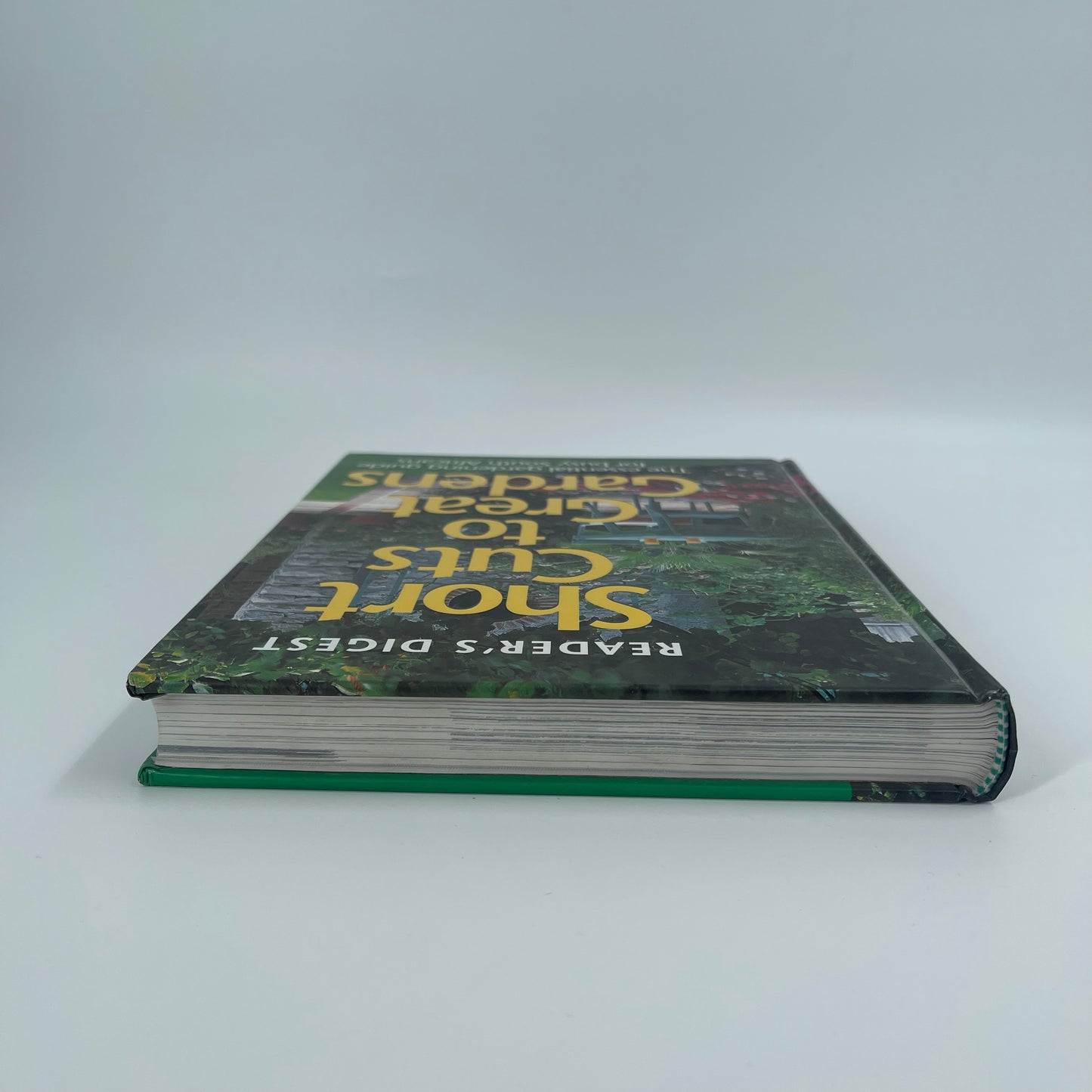 Short cuts to great gardens, the essential gardening for busy South Africans - Dougie Oakes - Condition Detail 1