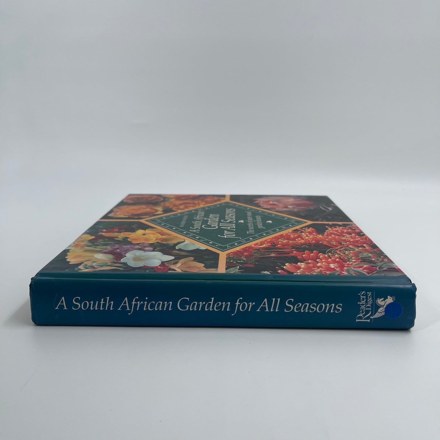 A South African Garden for All Seasons The Secrets of Year-round Garden Beauty - unknown author - Condition Detail 3