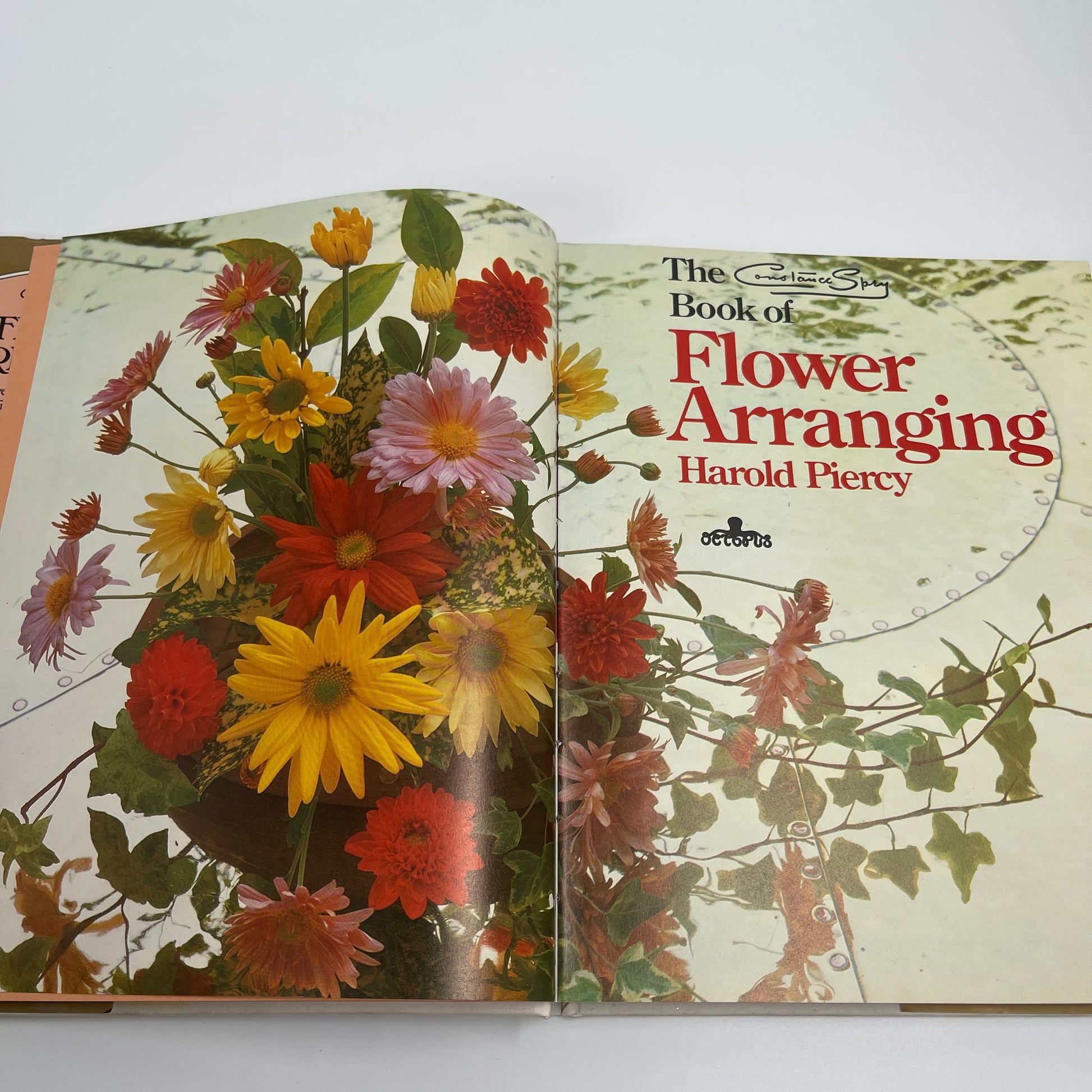 The Constance Spry book of flower arranging - Piercy - Condition Detail 5