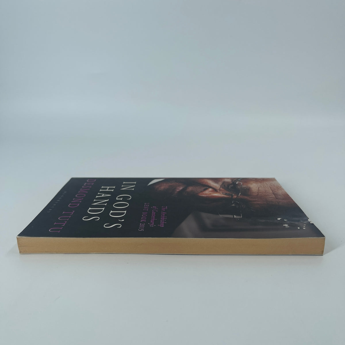 In God's hands - Desmond Tutu - Fore Edge