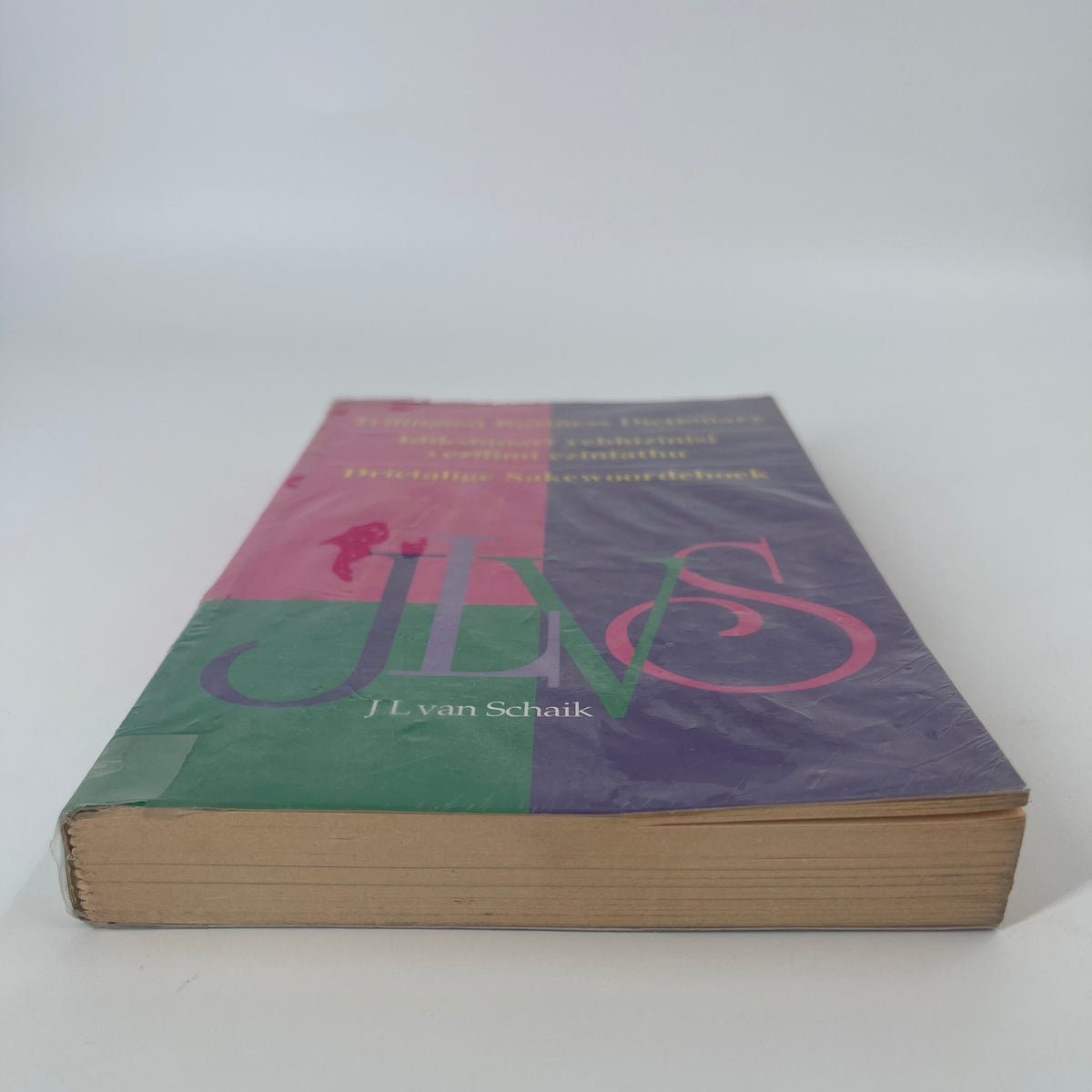 Trilingual Business Dictionary / Idikshinary Yebhizinisi Yezilimi Ezintathu / Drietalige Sakewoordeboek - Geldenhuys, J.D.U., Viljoen, E.E., Mboweni-Marais, K.D. - Bottom Edge