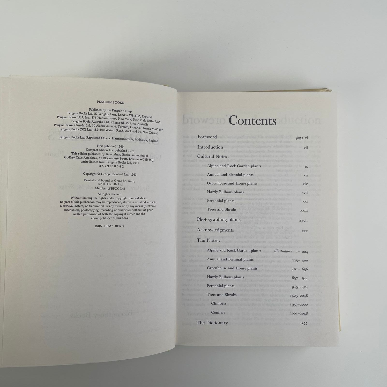 The Colour Dictionary of Garden Plants: With House and Greenhouse Plants - Roy Hay & Patrick Millington Synge