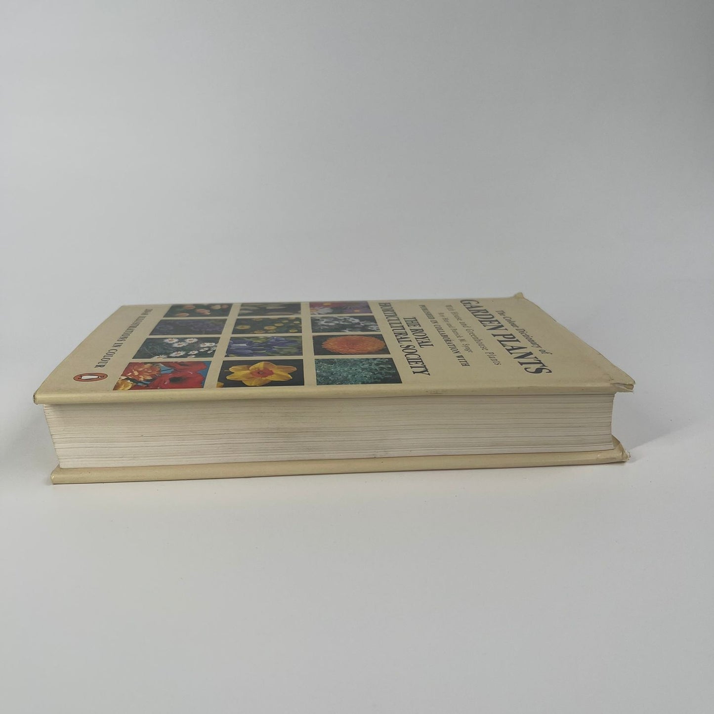 The Colour Dictionary of Garden Plants: With House and Greenhouse Plants - Roy Hay & Patrick Millington Synge