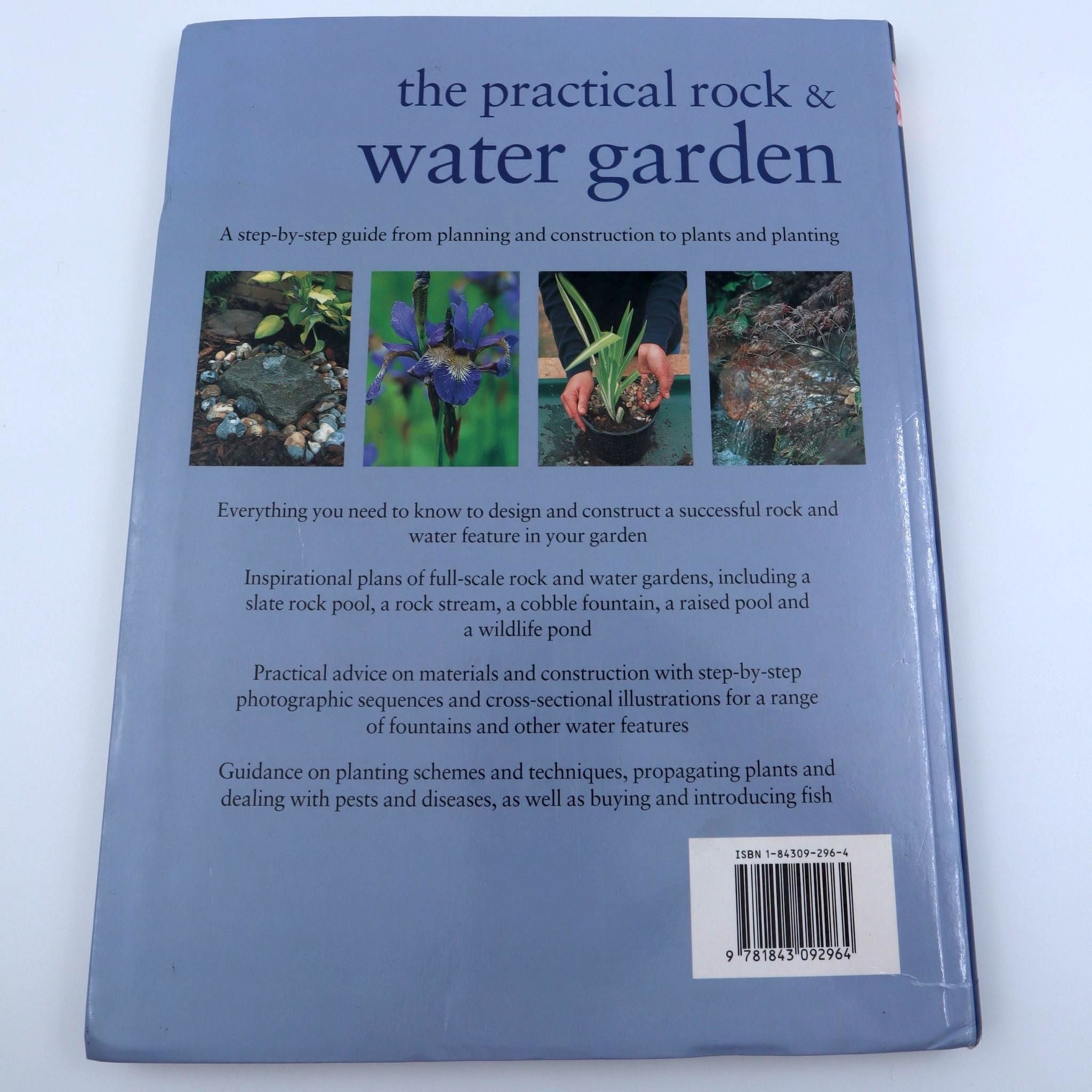 Practical Rock and Water Garden: A Step-by-Step Guide from Planning and Construction to Plants and Planting - Peter Robinson