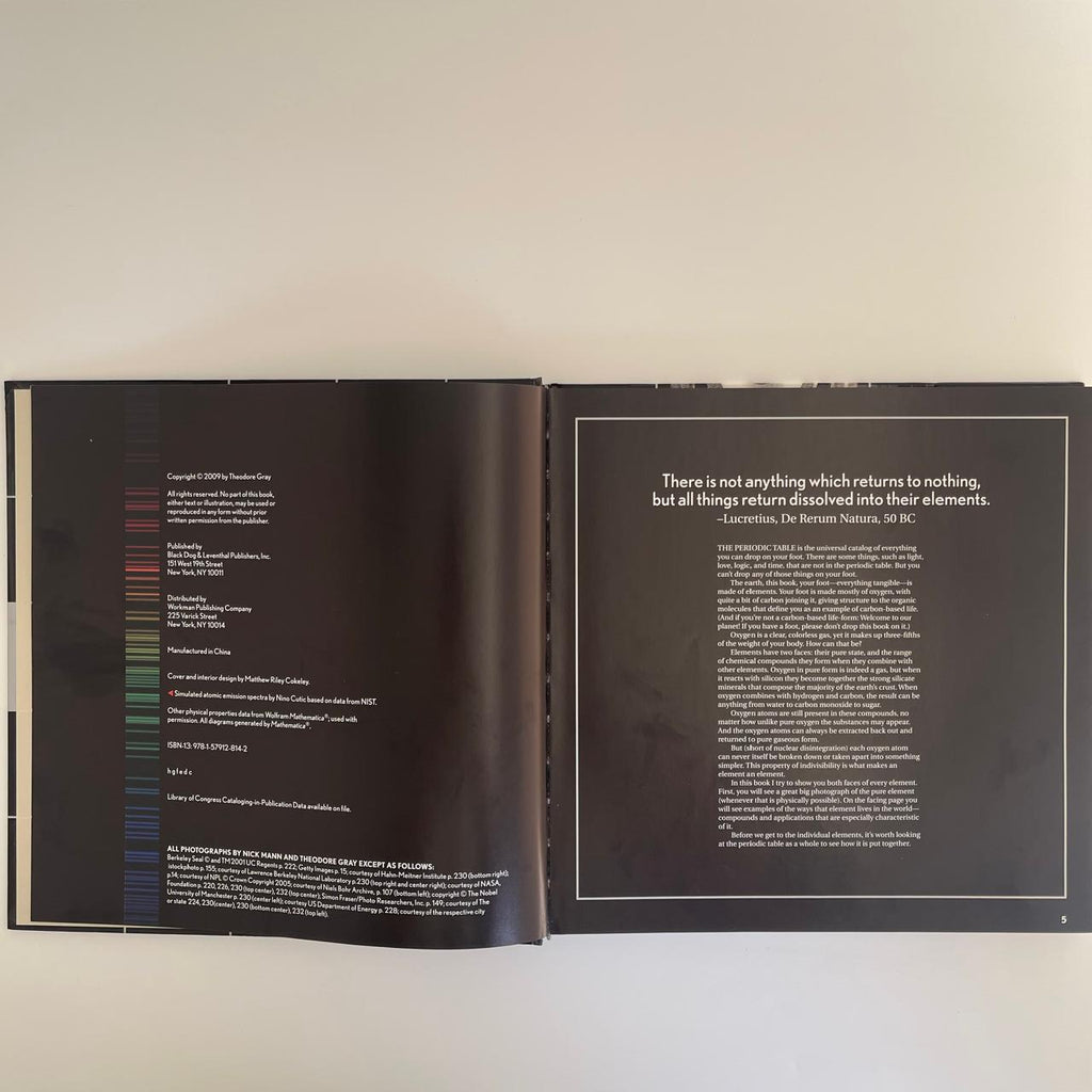 The Elements: A Visual Exploration of Every Known Atom in the Universe - Nick Mann & Theodore Gray