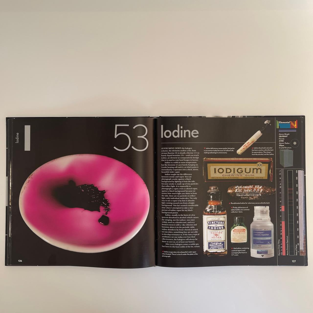 The Elements: A Visual Exploration of Every Known Atom in the Universe - Nick Mann & Theodore Gray