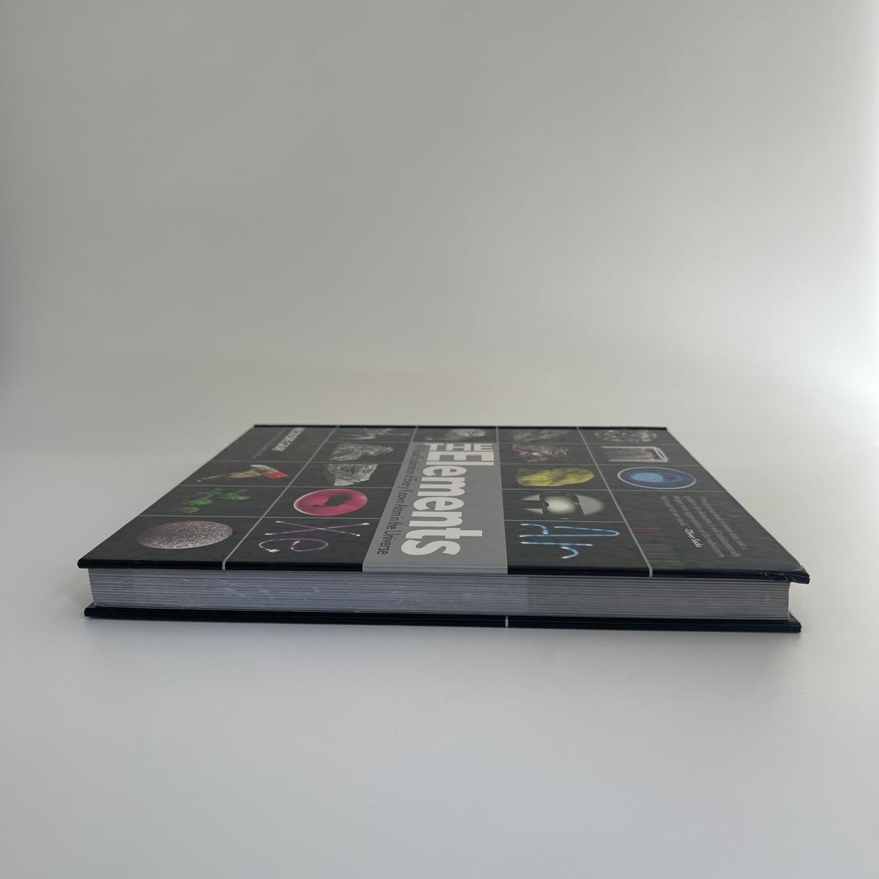 The Elements: A Visual Exploration of Every Known Atom in the Universe - Nick Mann & Theodore Gray