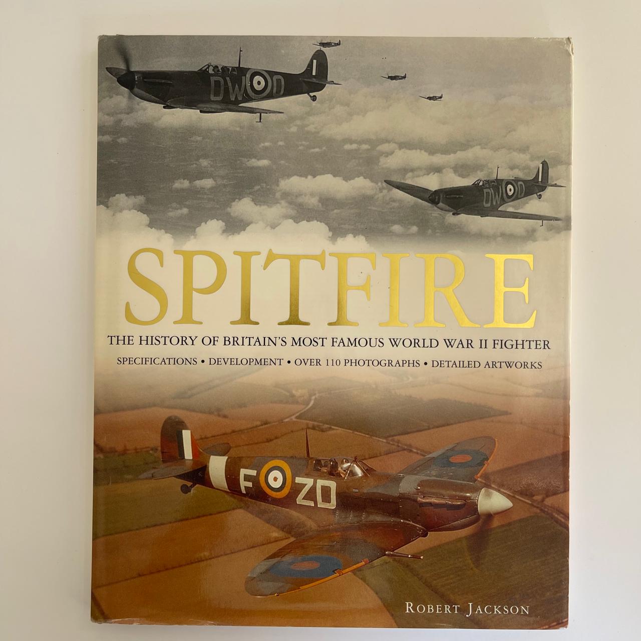 Spitfire: The History of Britain’s Most Famous World War II Fighter - Robert Jackson