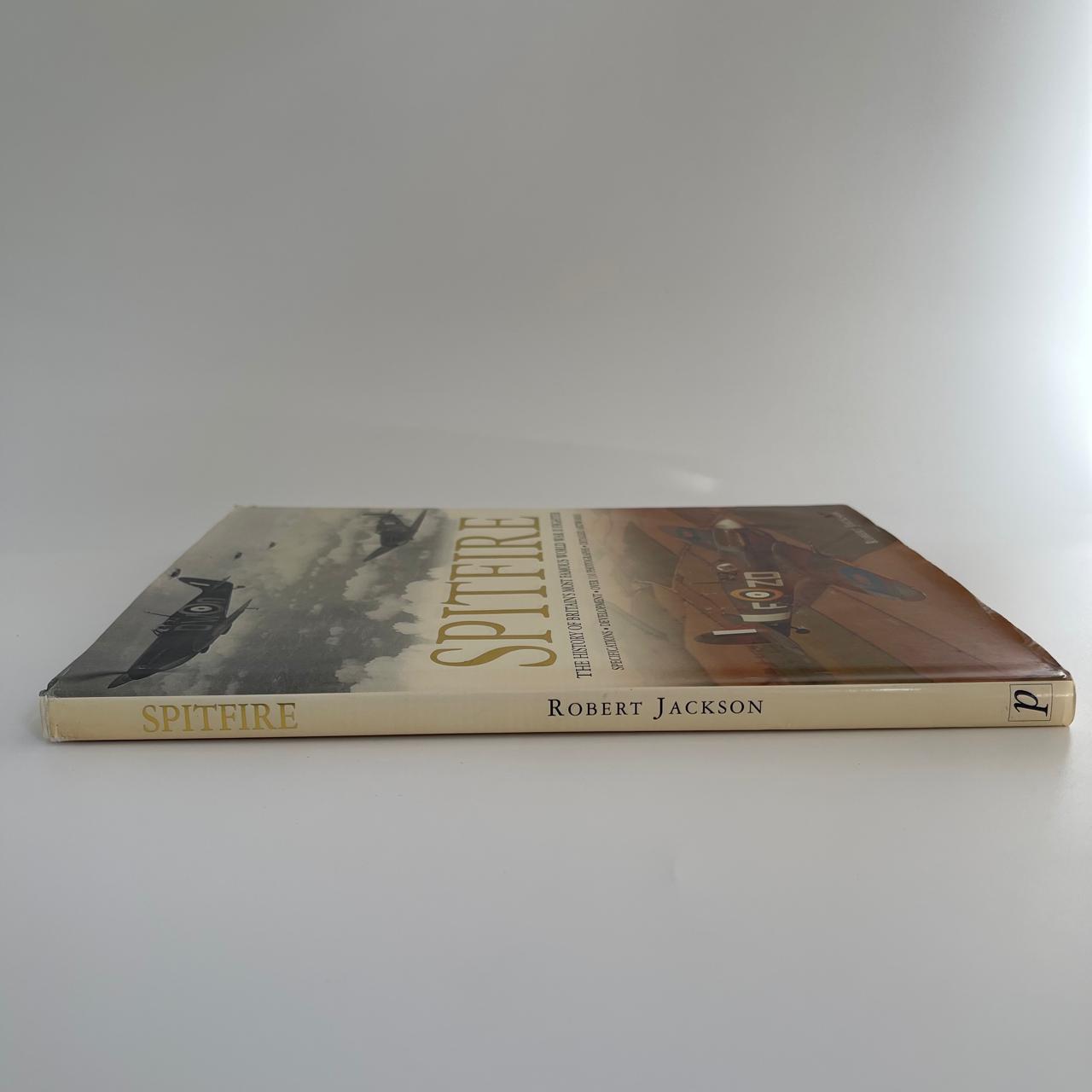 Spitfire: The History of Britain’s Most Famous World War II Fighter - Robert Jackson