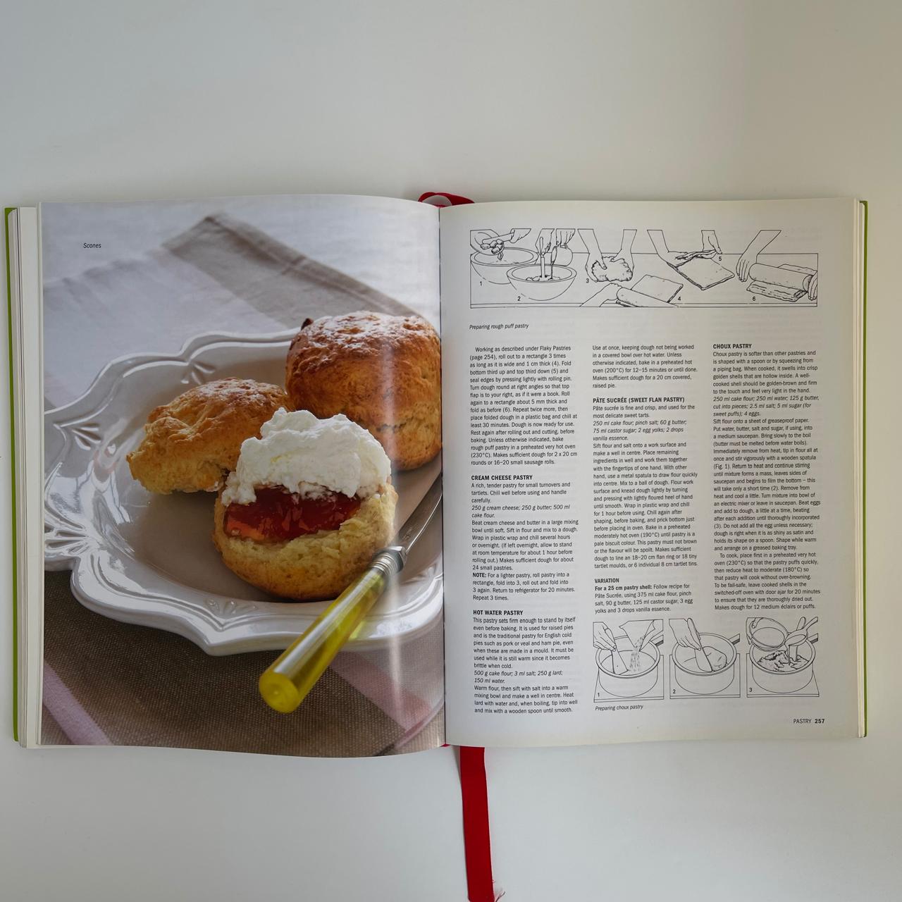 The A‑Z of Food & Cookery in South Africa - Sannie Smit & Margaret Fulton