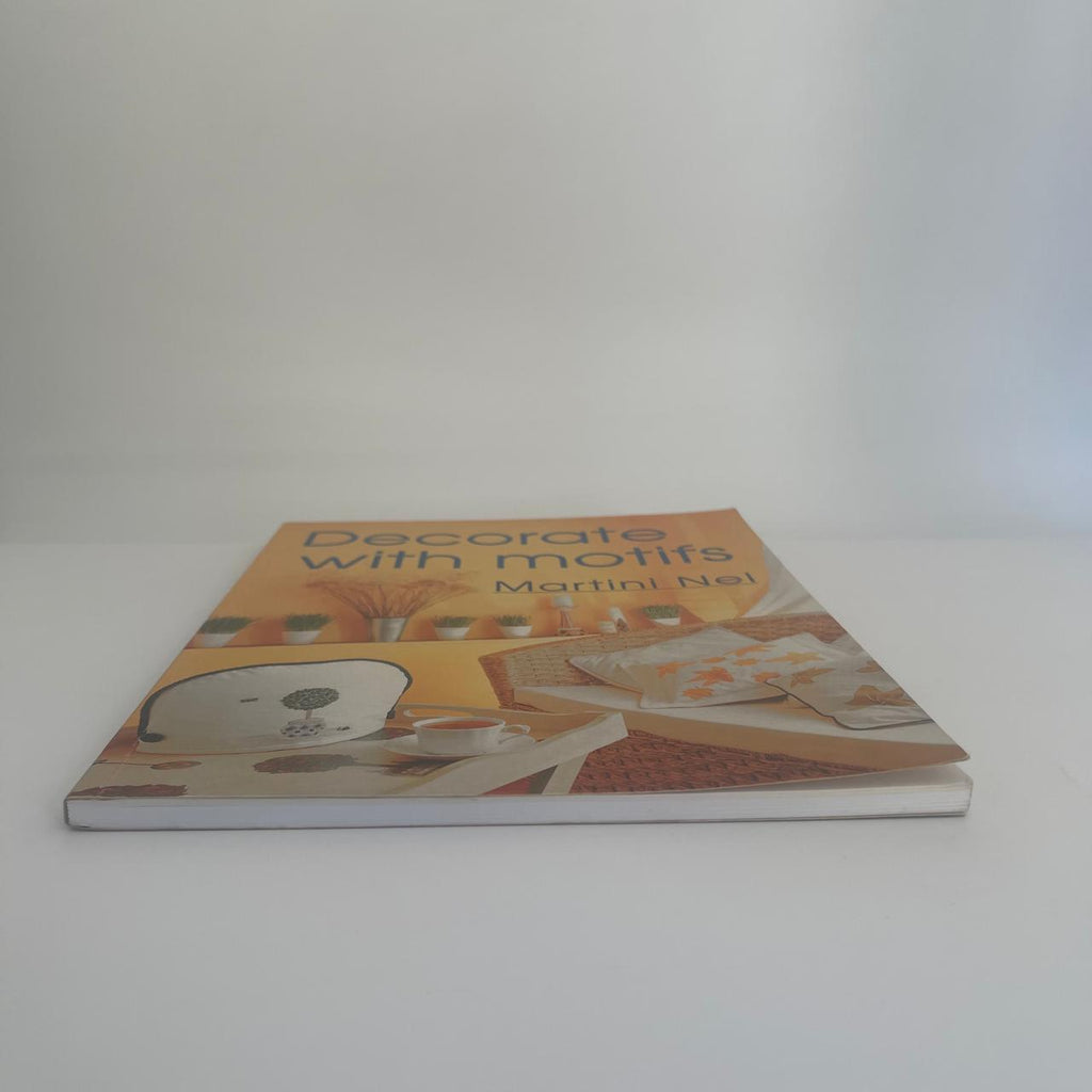 Decorate with Motifs – Martini Nel