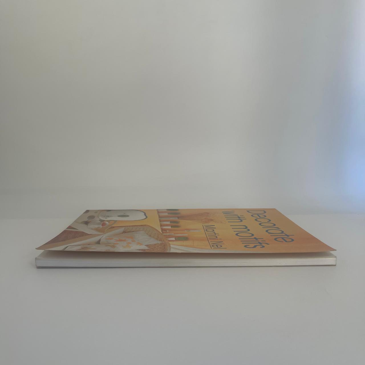 Decorate with Motifs – Martini Nel