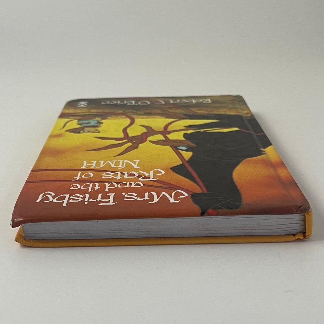 Mrs Frisby and the Rats of NIMH - Robert C. O'Brien