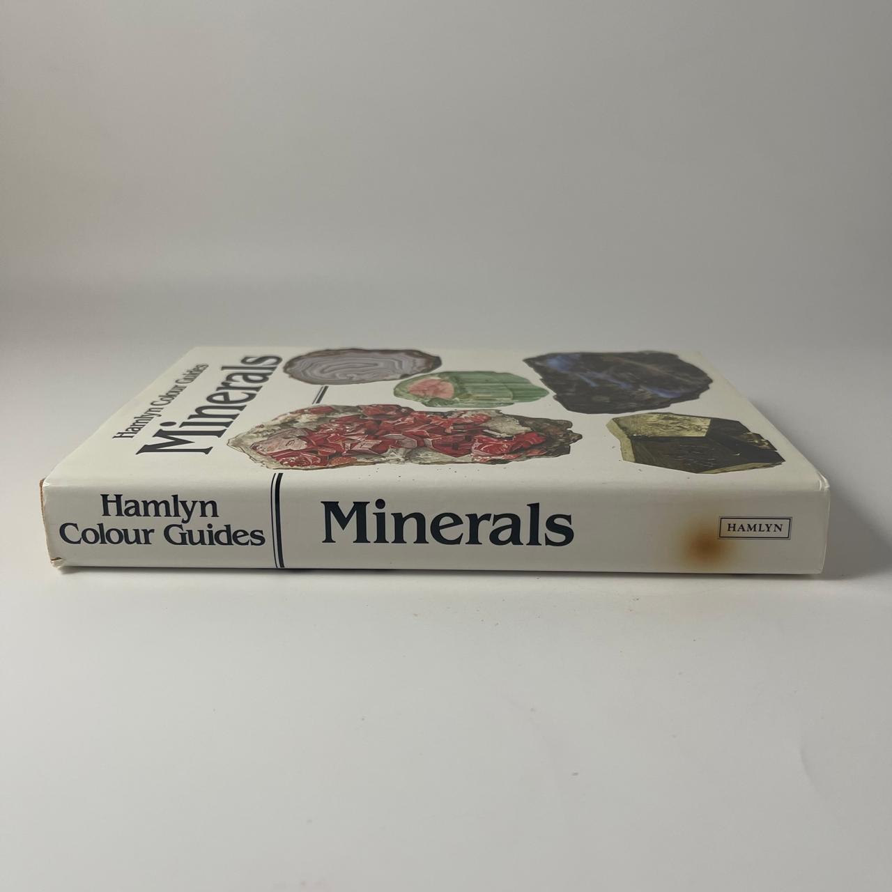 Minerals (Hamlyn Colour Guides) — Jaroslav Svenek