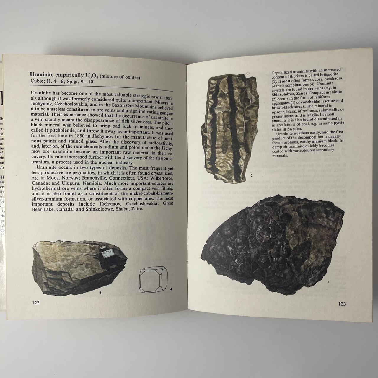 Minerals (Hamlyn Colour Guides) — Jaroslav Svenek