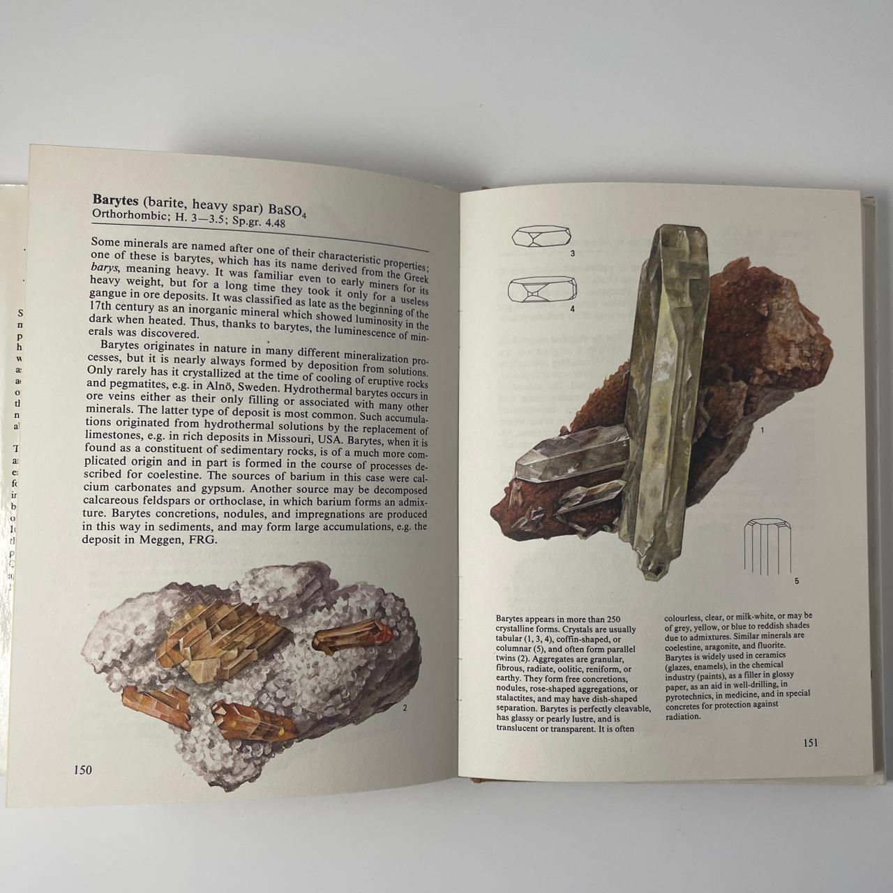 Minerals (Hamlyn Colour Guides) — Jaroslav Svenek