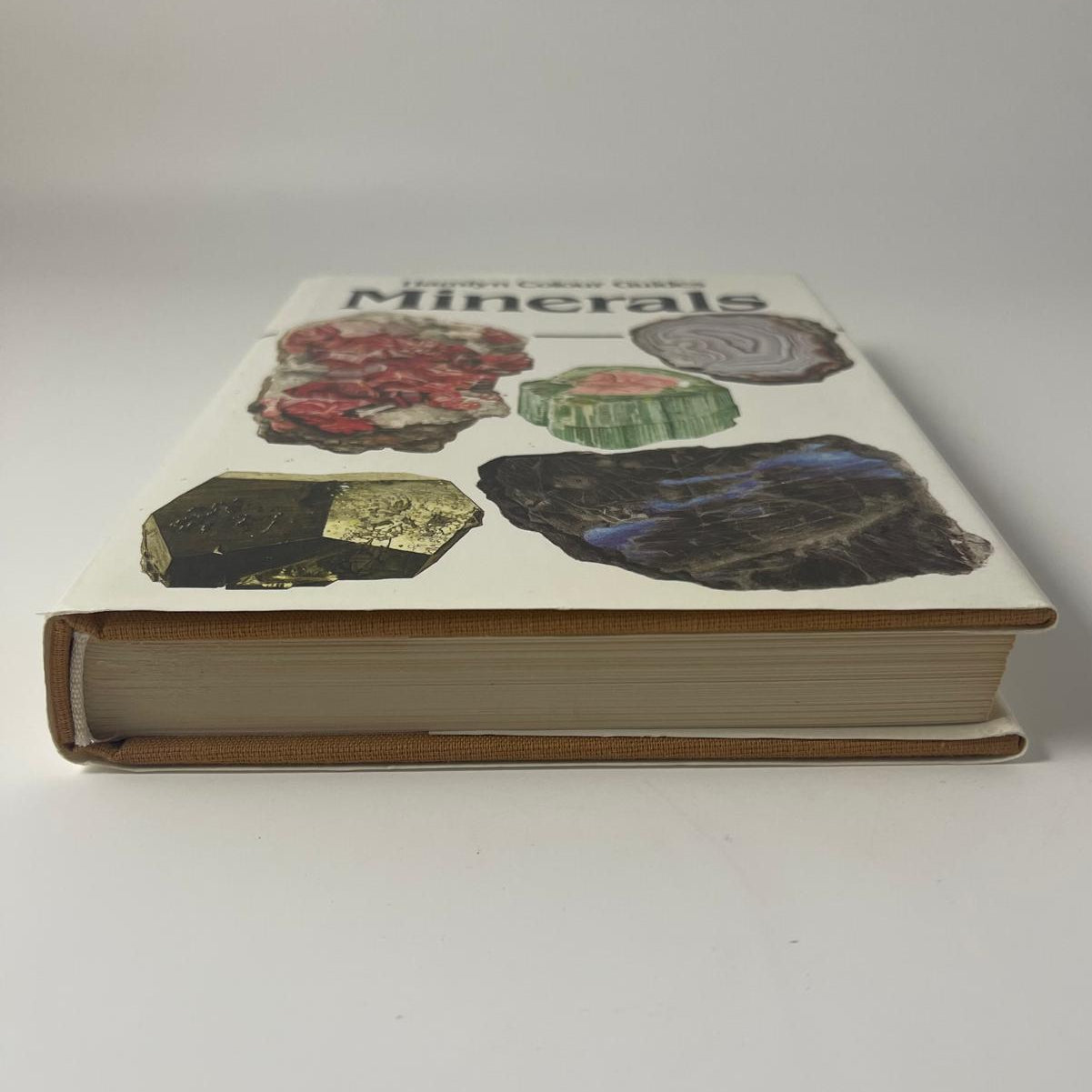 Minerals (Hamlyn Colour Guides) — Jaroslav Svenek