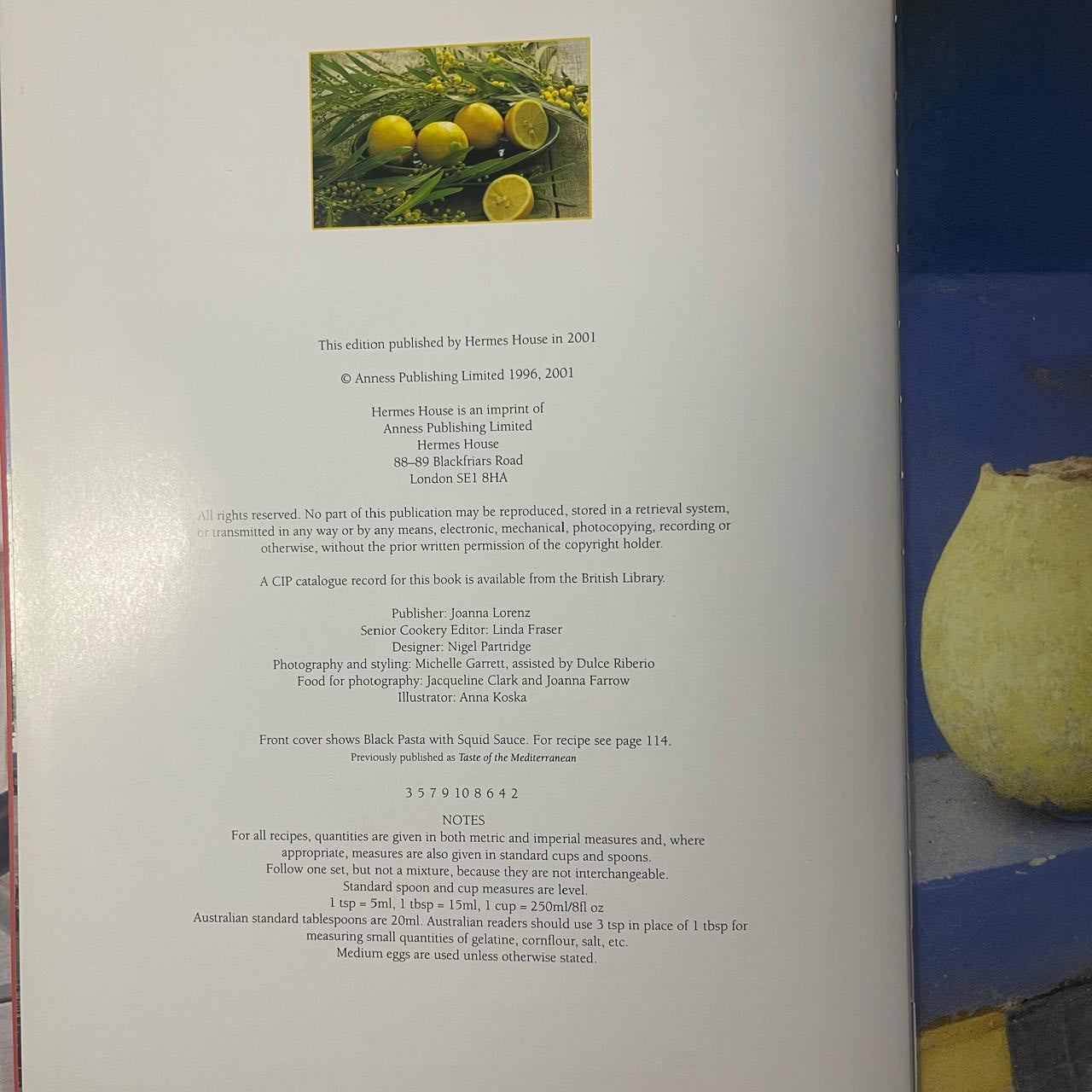 Mediterranean: A Taste of the Sun in Over 150 Recipes - Jacqueline Clark and Joanna Farrow