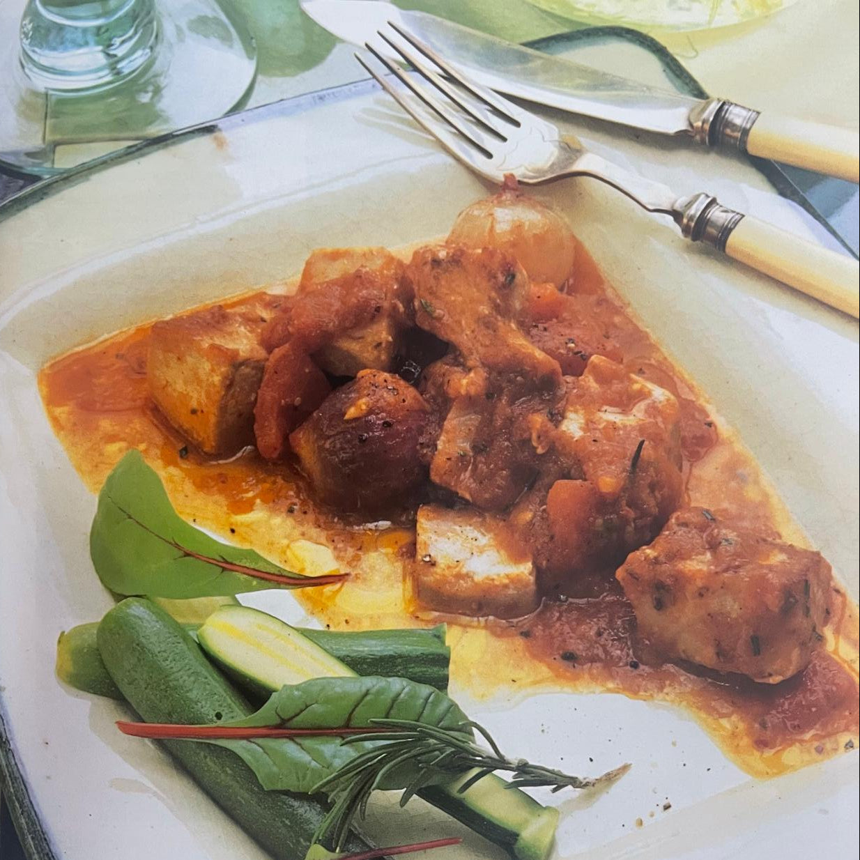 Mediterranean: A Taste of the Sun in Over 150 Recipes - Jacqueline Clark and Joanna Farrow