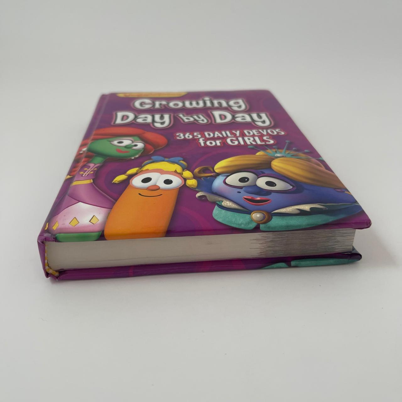 Growing Day by Day: 365 Daily Devos for Girls (VeggieTales)