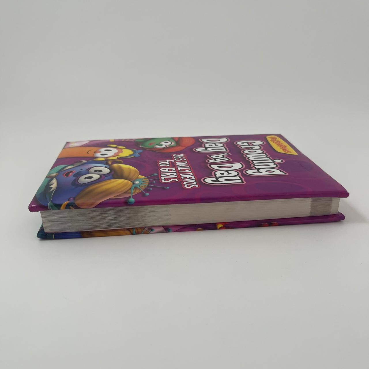 Growing Day by Day: 365 Daily Devos for Girls (VeggieTales)