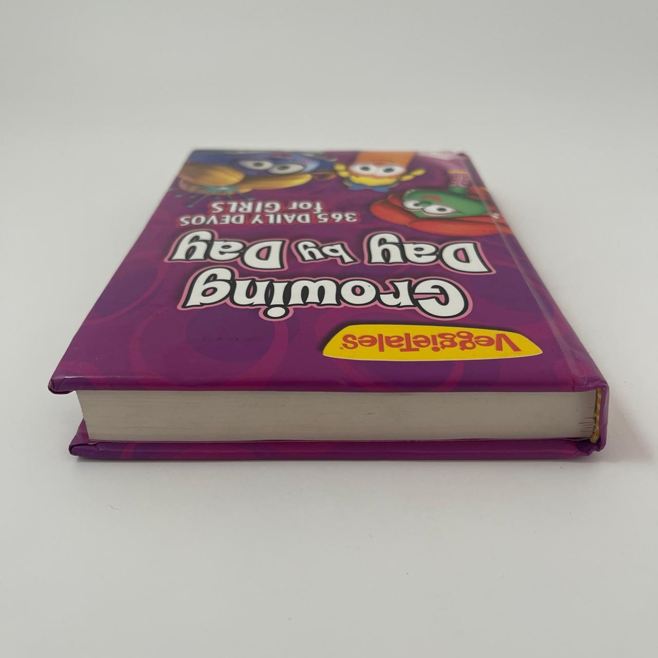Growing Day by Day: 365 Daily Devos for Girls (VeggieTales)