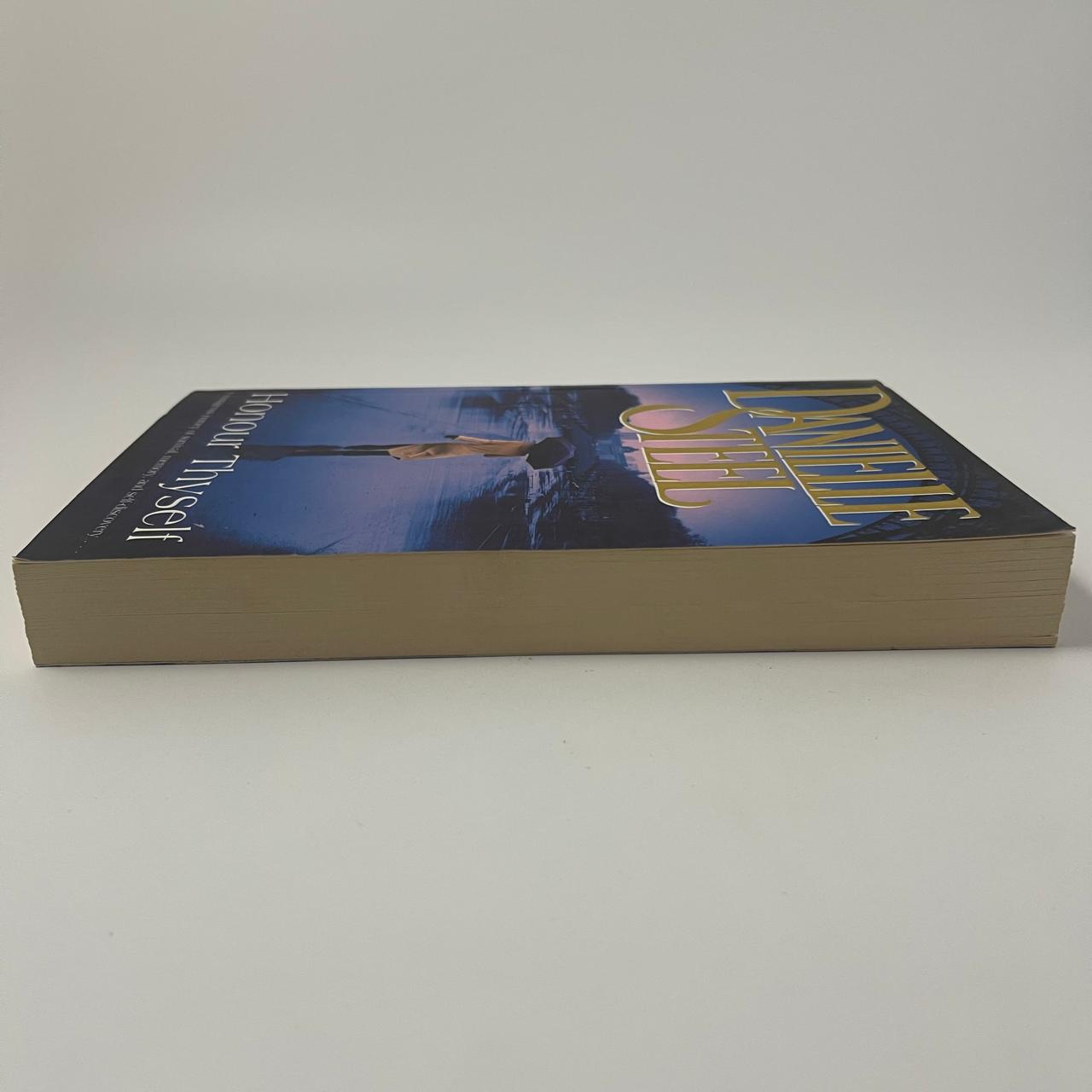 Honour Thyself - Danielle Steel