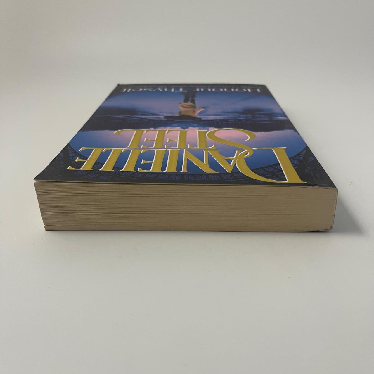 Honour Thyself - Danielle Steel