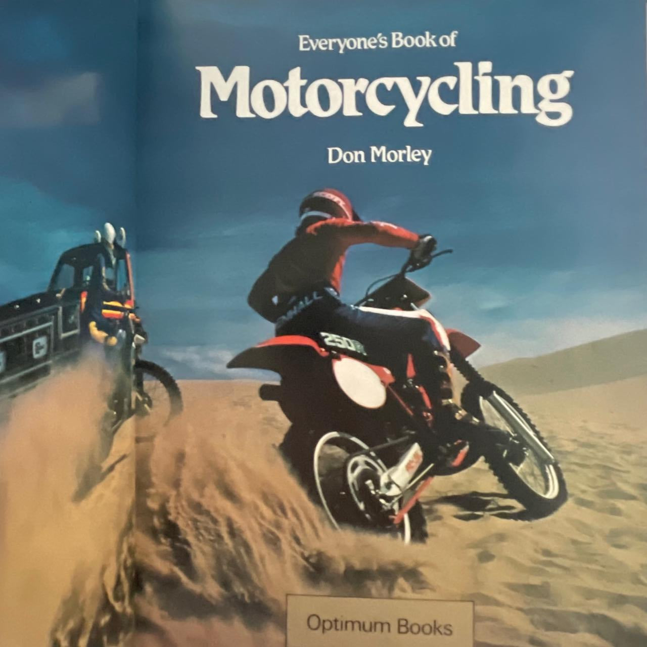 Everyone's Book of Motor Cycling - Don Morley