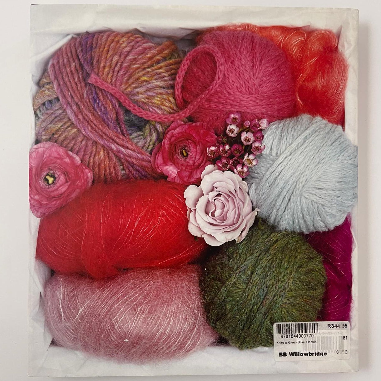 Knits to Give – 30 Knitted Gift Ideas – Debbie Bliss