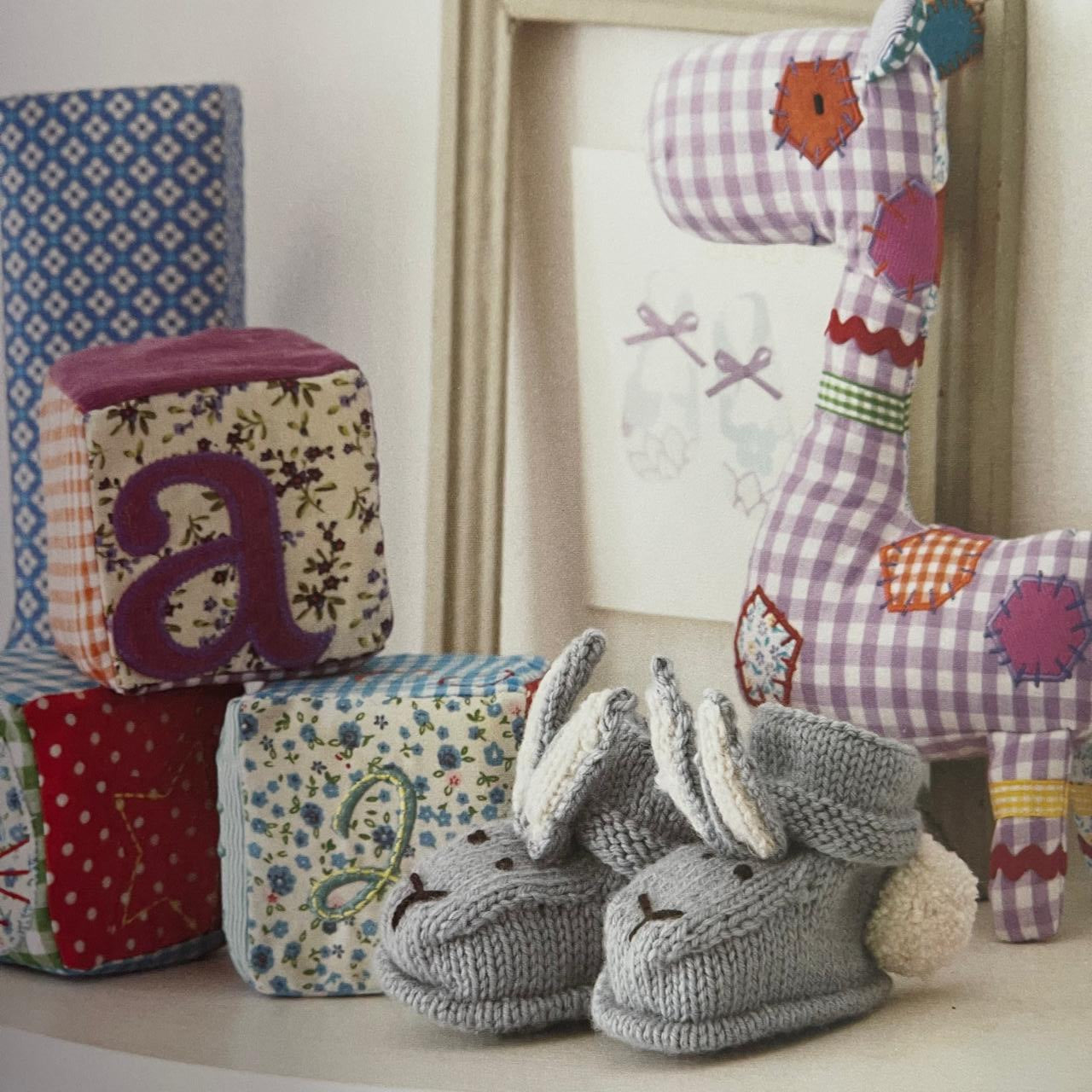 Knits to Give – 30 Knitted Gift Ideas – Debbie Bliss