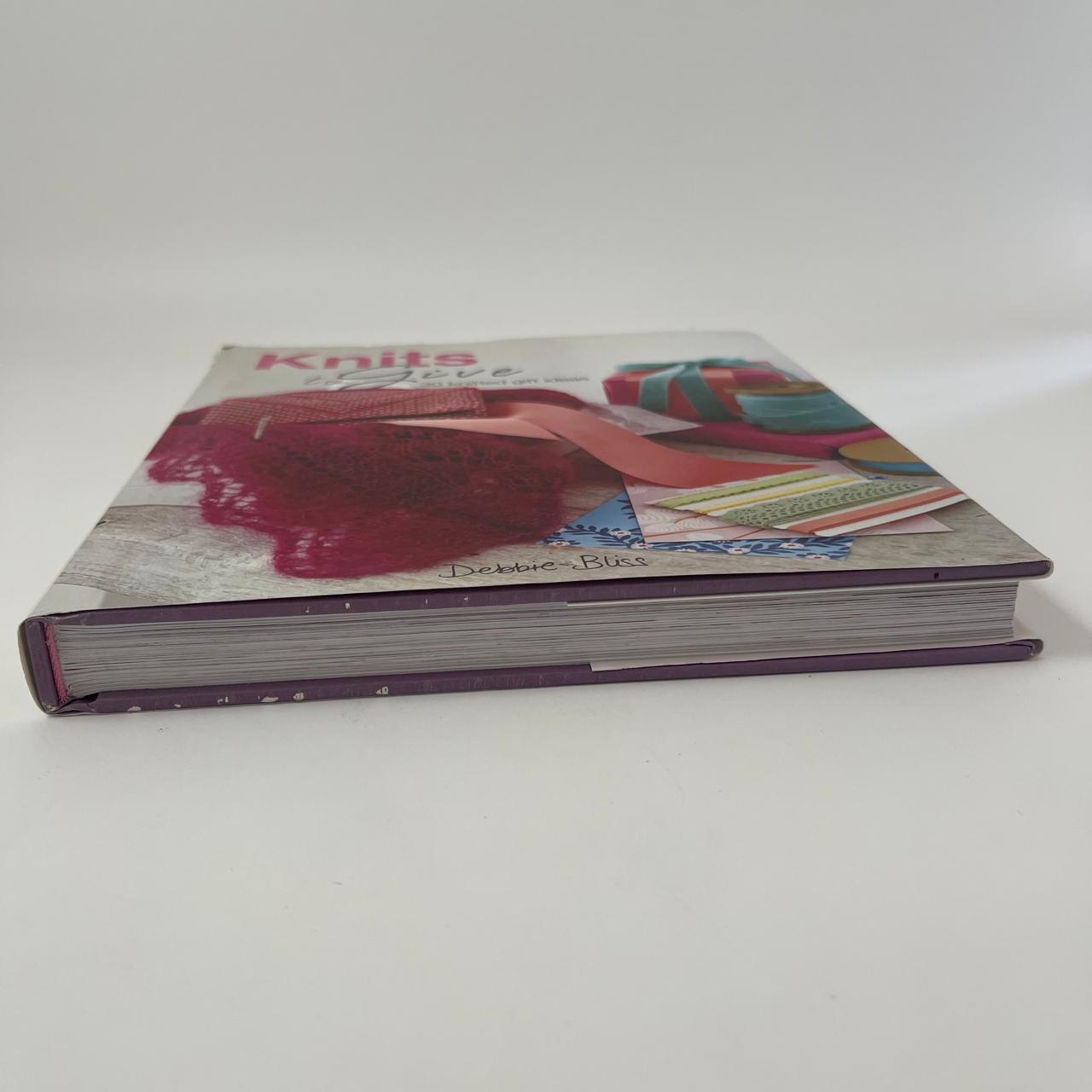 Knits to Give – 30 Knitted Gift Ideas – Debbie Bliss