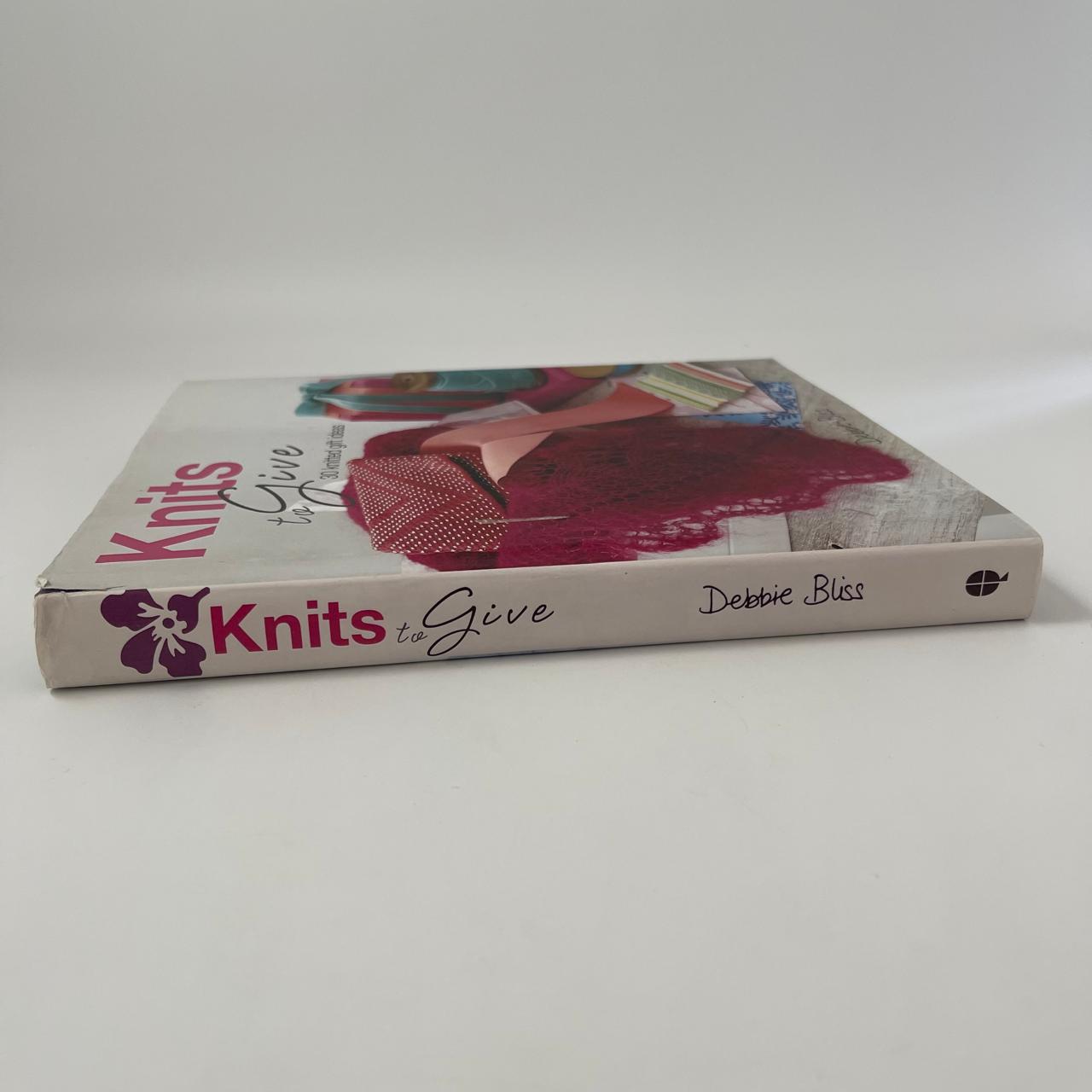 Knits to Give – 30 Knitted Gift Ideas – Debbie Bliss