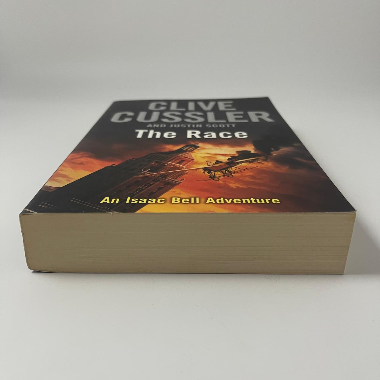 The Race (An Isaac Bell Adventure) - Large Format – Clive Cussler & Justin Scott