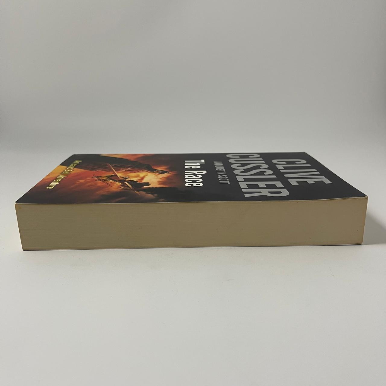 The Race (An Isaac Bell Adventure) - Large Format – Clive Cussler & Justin Scott