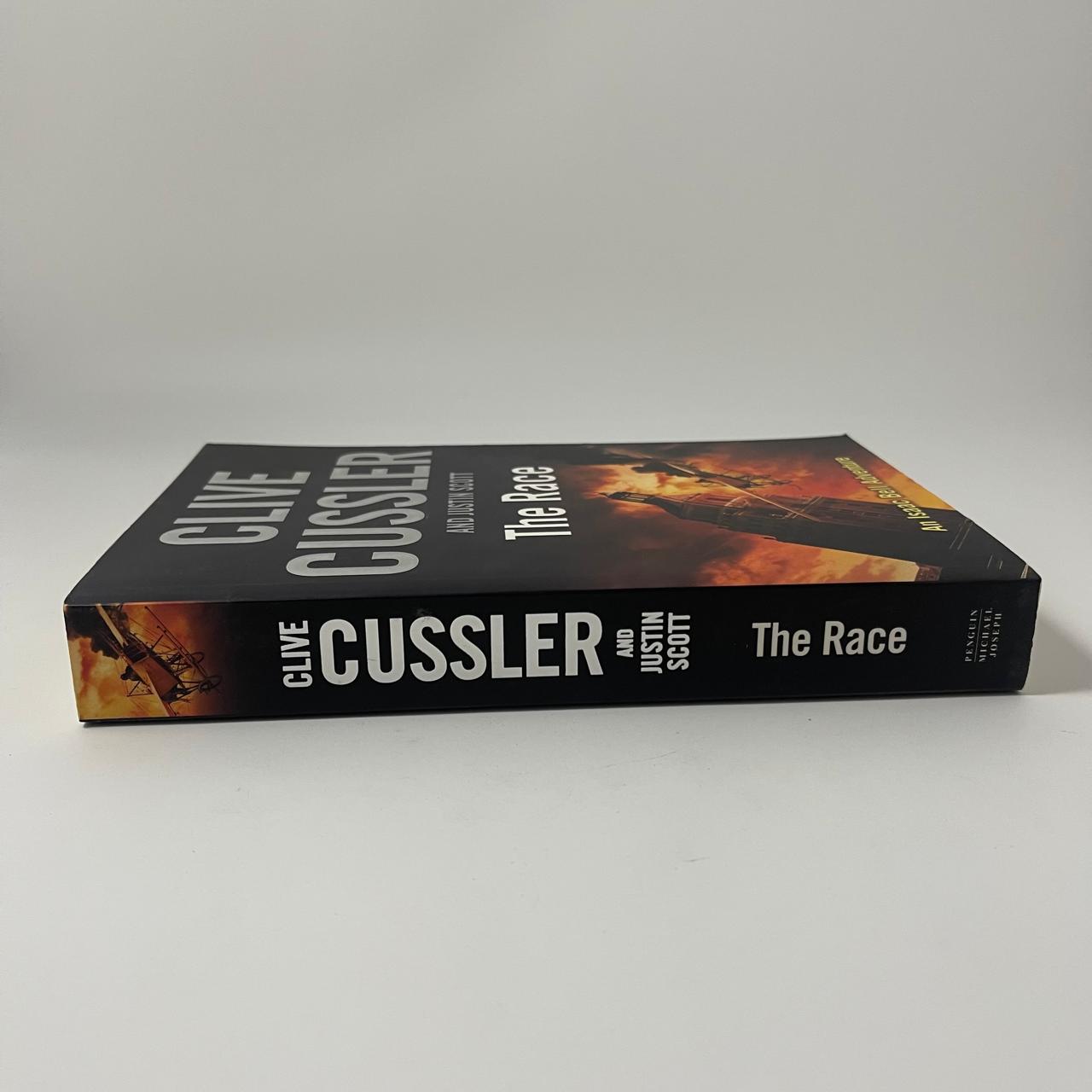 The Race (An Isaac Bell Adventure) - Large Format – Clive Cussler & Justin Scott
