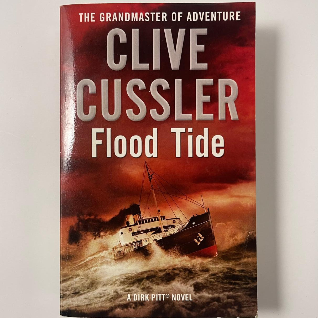 Flood Tide (A Dirk Pitt Adventure) – Clive Cussler
