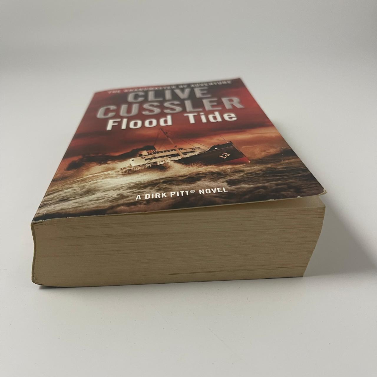 Flood Tide (A Dirk Pitt Adventure) – Clive Cussler