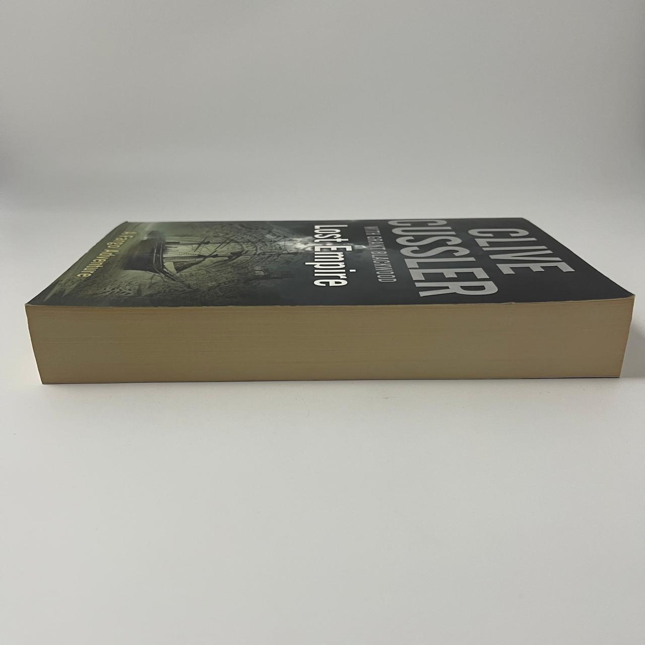 Lost Empire (A Fargo Adventure) – Large Format - Clive Cussler & Grant Blackwood