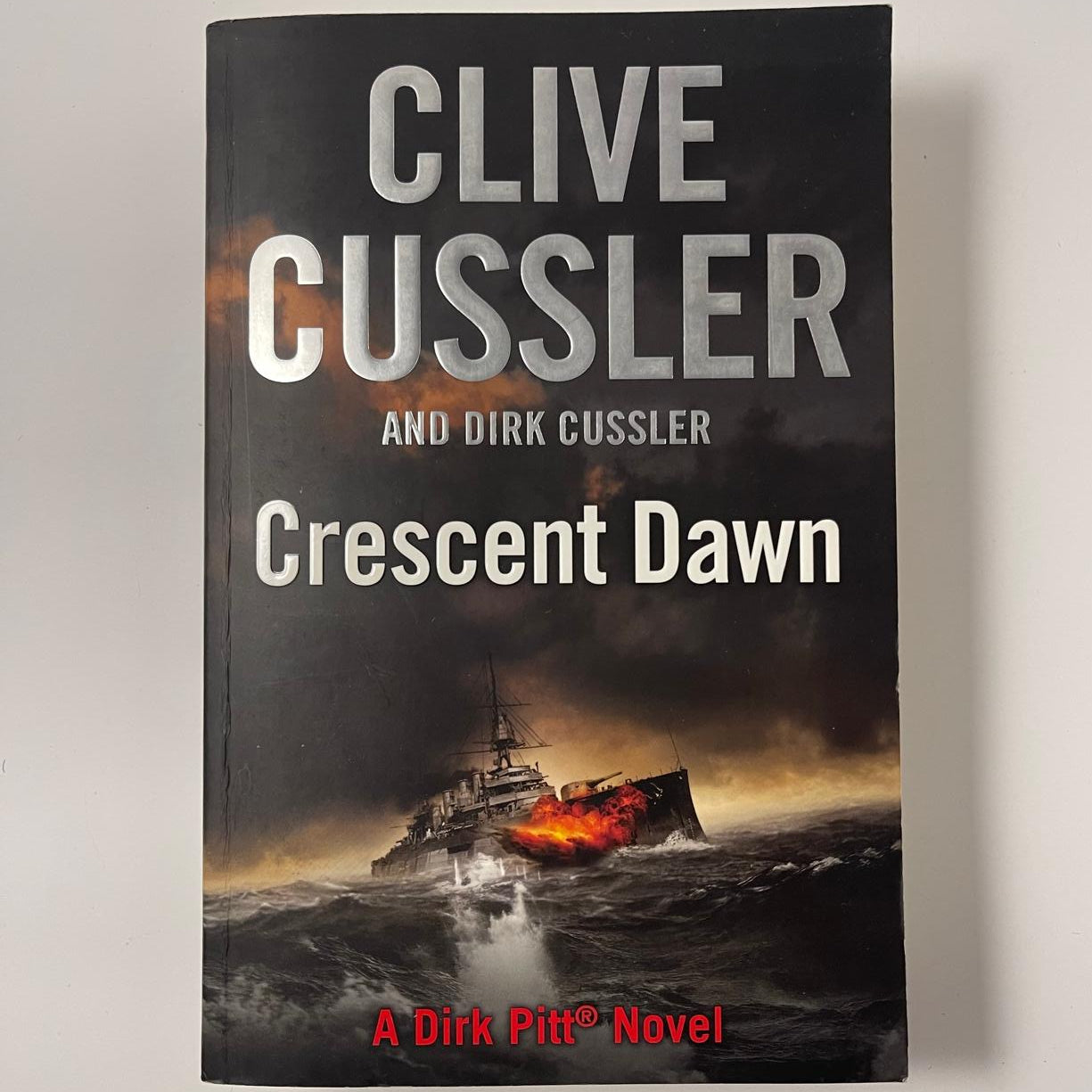 Crescent Dawn (A Dirk Pitt Adventure) – Large Format - Clive Cussler & Dirk Cussler