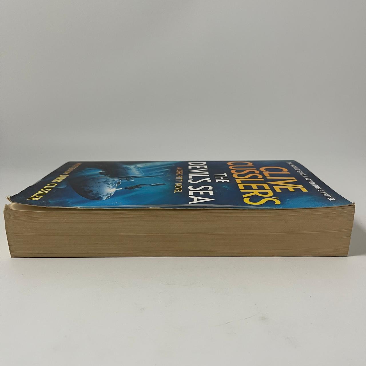 The Devil’s Sea (A Dirk Pitt Adventure) – Large Format - Clive Cussler & Dirk Cussler