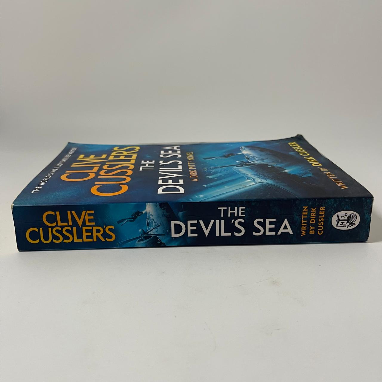 The Devil’s Sea (A Dirk Pitt Adventure) – Large Format - Clive Cussler & Dirk Cussler