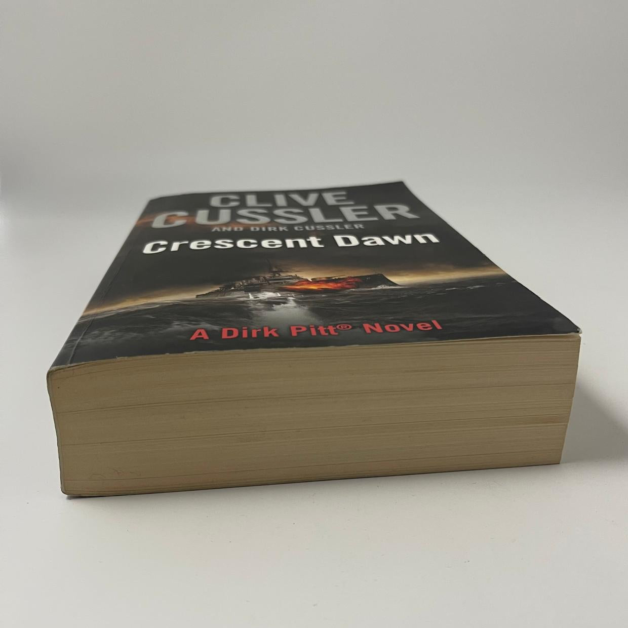Crescent Dawn (A Dirk Pitt Adventure) – Large Format - Clive Cussler & Dirk Cussler