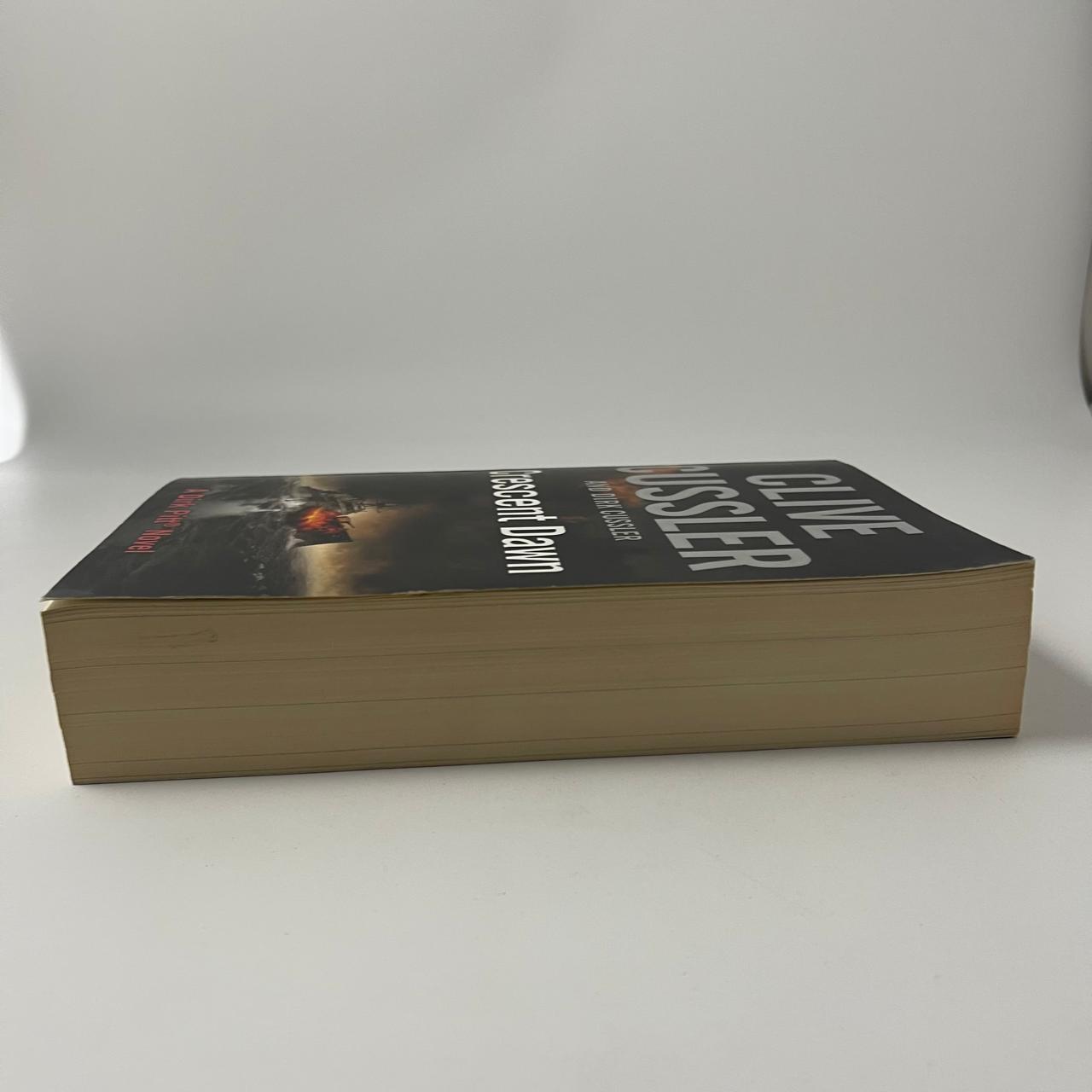 Crescent Dawn (A Dirk Pitt Adventure) – Large Format - Clive Cussler & Dirk Cussler
